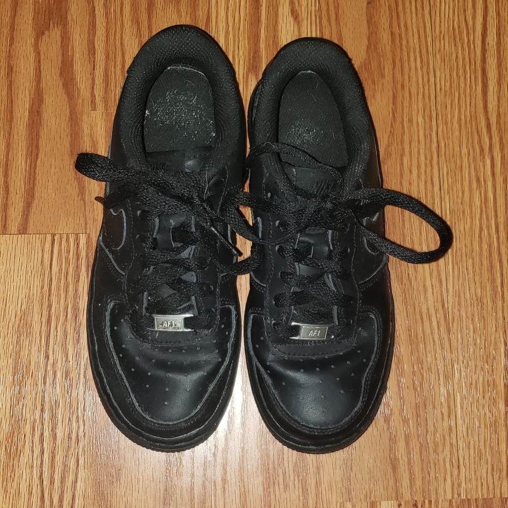 black nike airforce